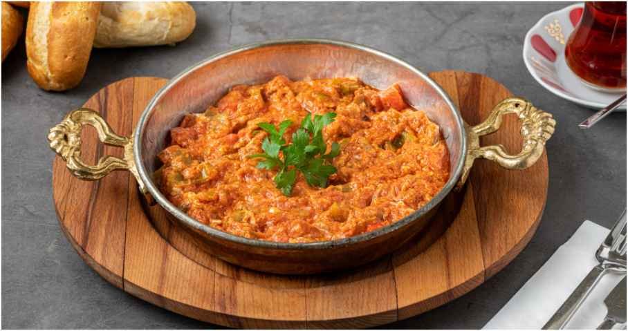 How to Make Turkish Menemen at Home: Easy Pan Recipe