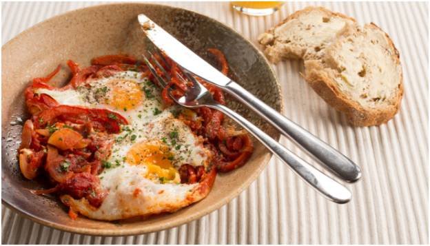 How to Serve Turkish Menemen