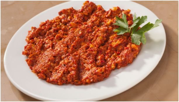 Acılı Ezme: Spicy Tomato and Pepper Salsa