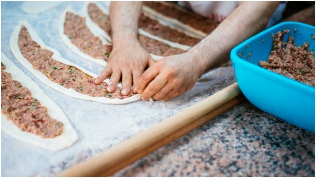 How to Make Turkish Pide With Ground Beef